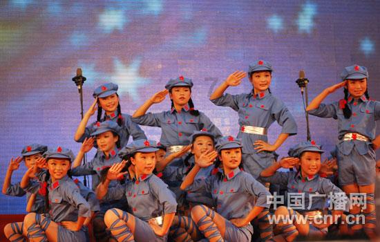 15年过去,超女一姐李宇春与超女亚军周笔畅的惊人变化